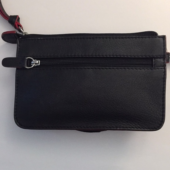 Clutch - Picture 3 of 3